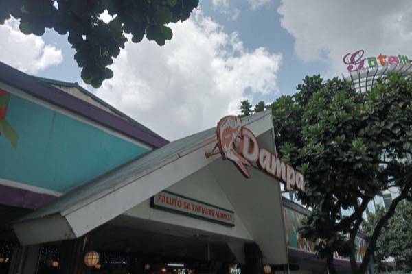 The red Dampa sign and "Paluto sa Farmers Market" over the entrance, the Gateway sign behind.